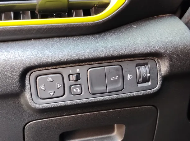 Car image 32