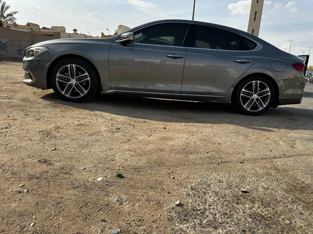 Car image 8