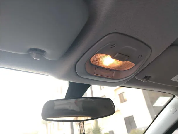 Car image 32