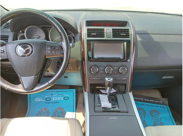 Car image 18