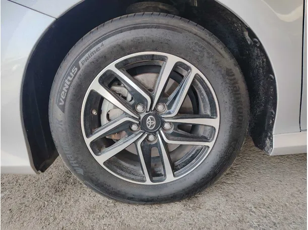 Car image 9