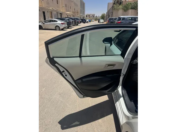 Car image 12
