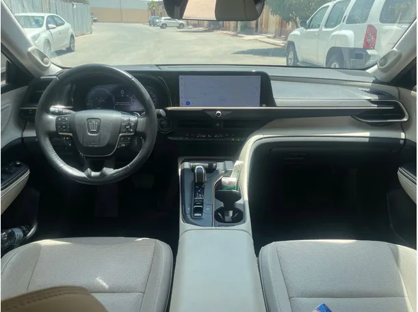Car image 16