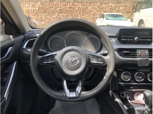 Car image 18