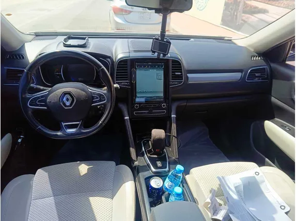 Car image 19