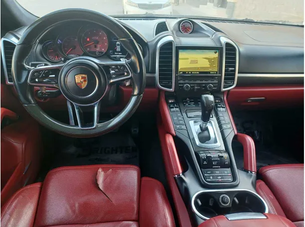 Car image 14