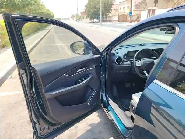 Car image 11