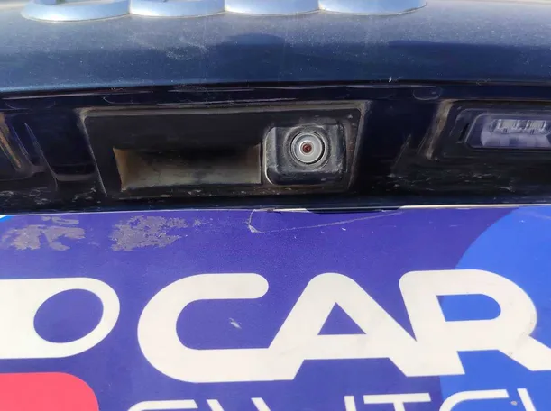 Car image 25