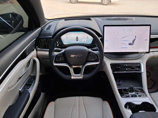 Car image 14