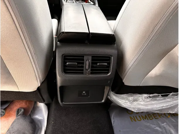 Car image 27