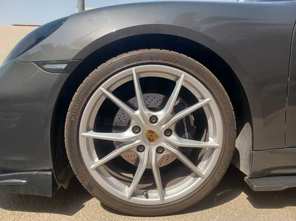 Car image 9