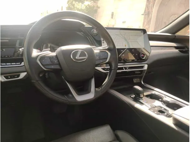 Car image 25