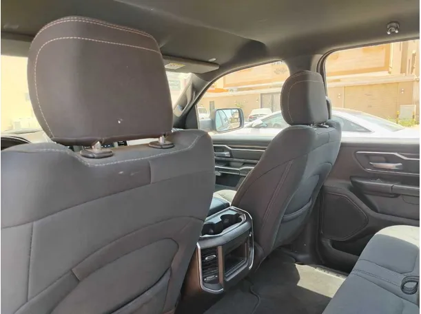Car image 19