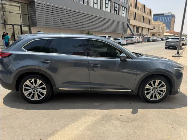 Car image 4