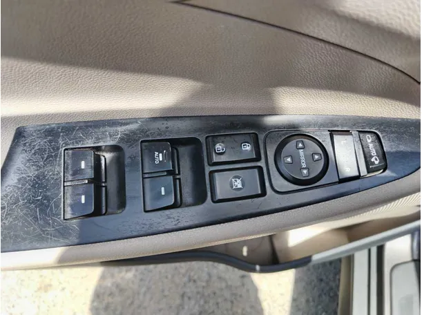 Car image 36