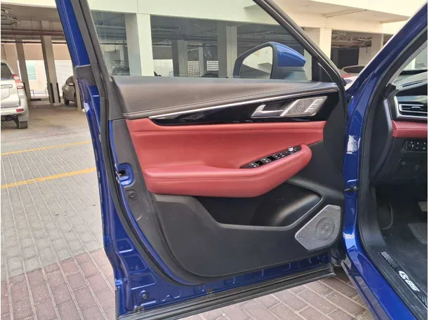 Car image 10