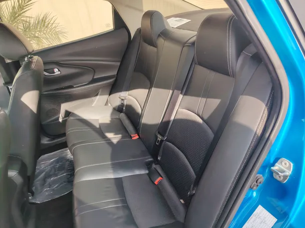 Car image 16