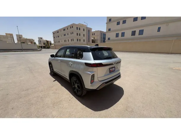 Car image 7