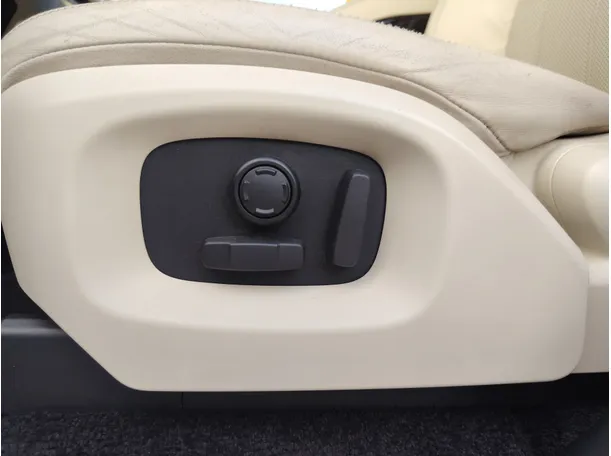 Car image 32
