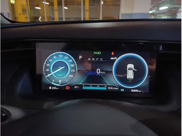 Car image 19
