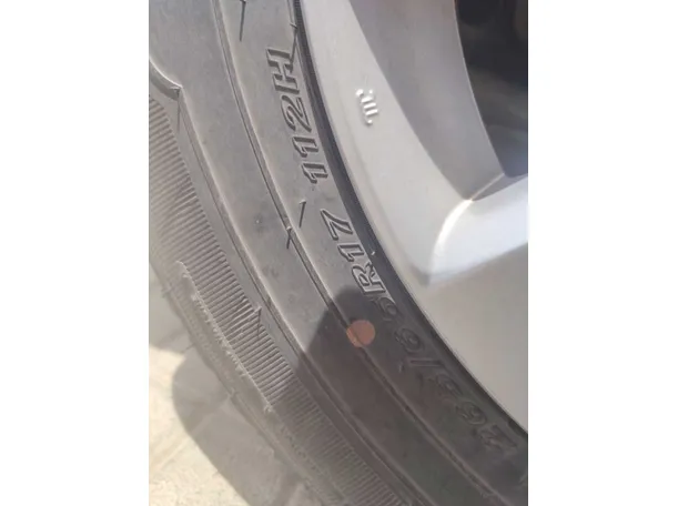 Car image 36