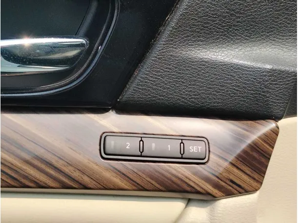 Car image 33