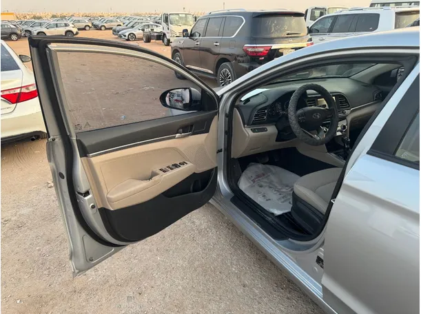Car image 9