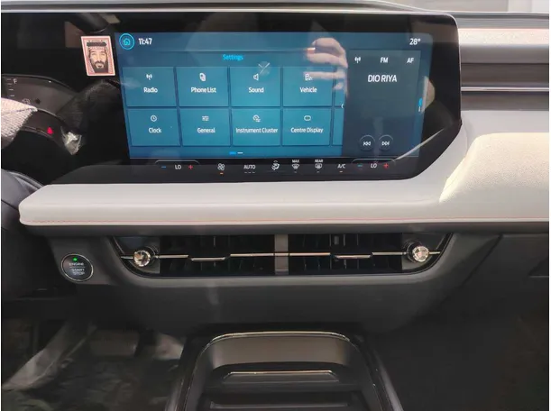 Car image 24