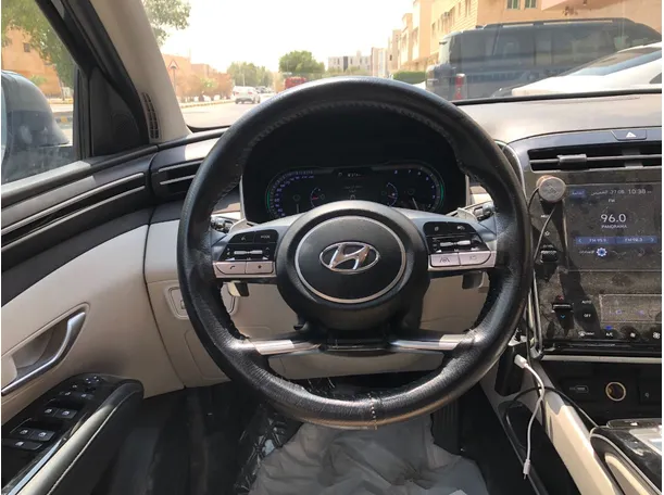 Car image 19