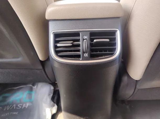 Car image 28