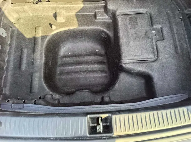 Car image 36