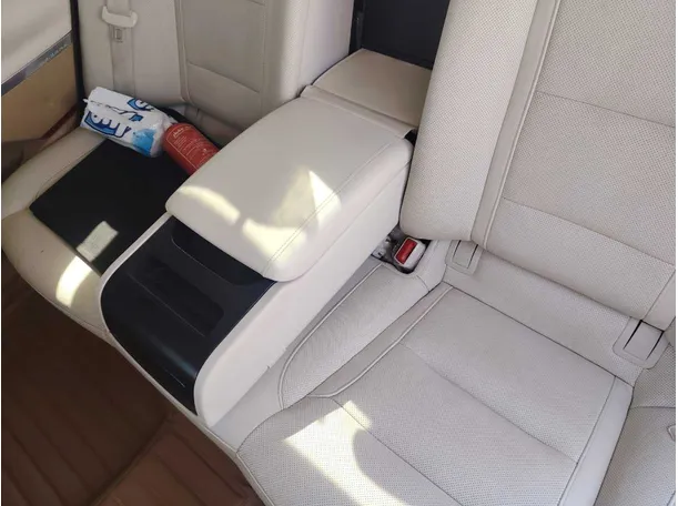 Car image 28