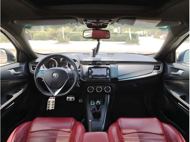 Car image 19