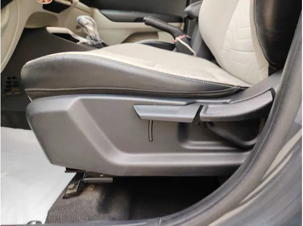 Car image 27