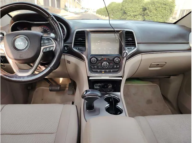 Car image 24
