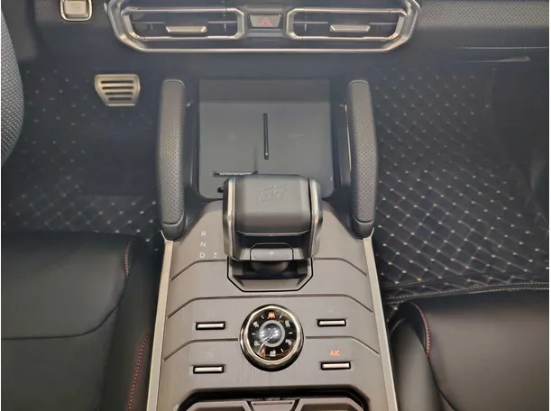 Car image 26