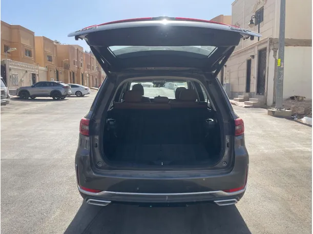 Car image 23