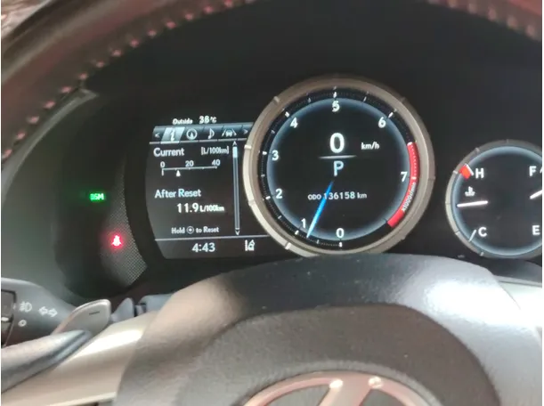 Car image 25