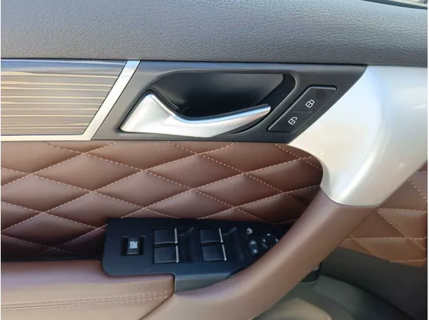 Car image 37