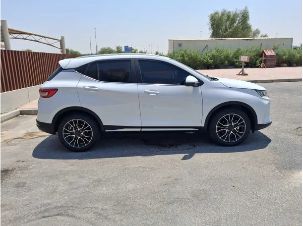 Car image 4