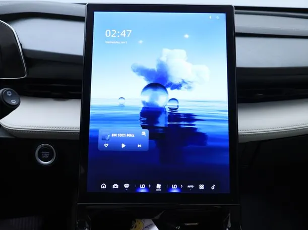 Car image 5