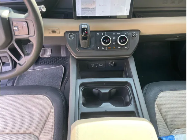 Car image 16