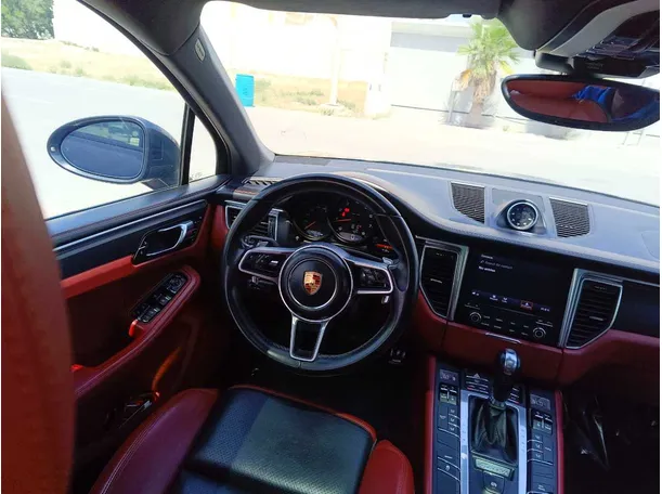 Car image 25