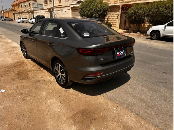 Car image 7