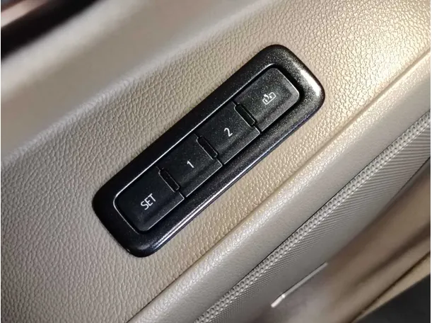 Car image 34