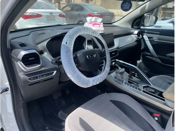 Car image 13