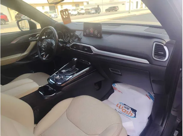 Car image 14