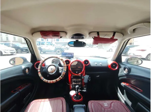 Car image 17
