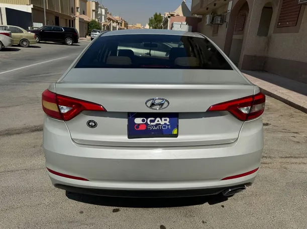 Car image 6