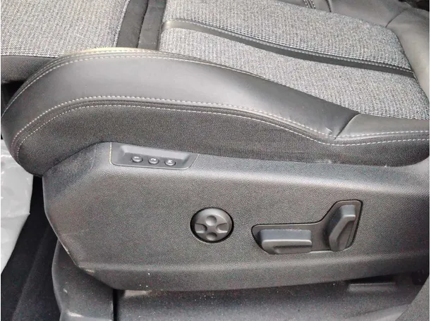 Car image 31